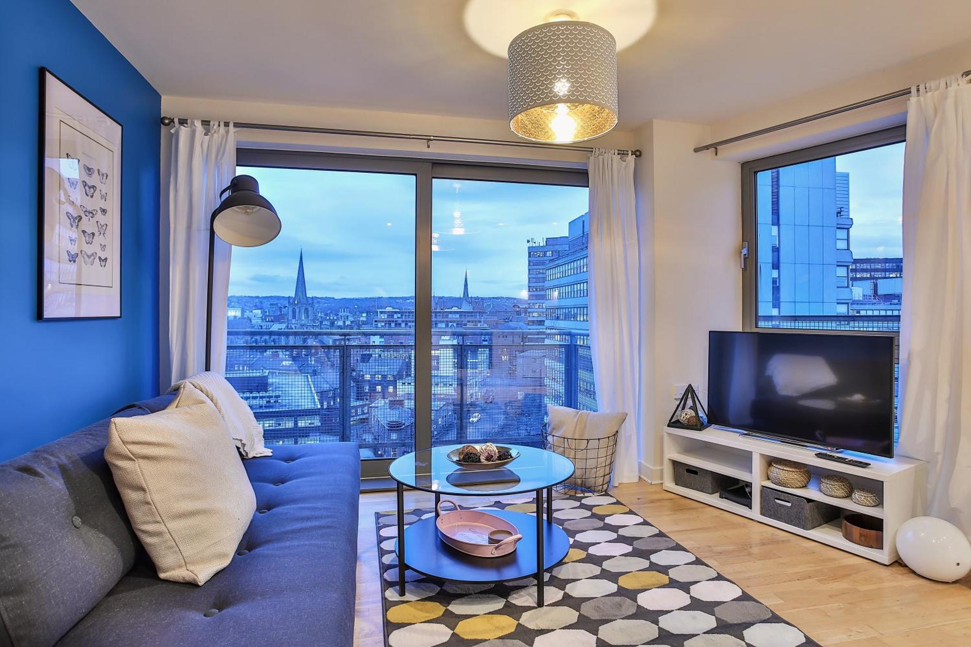 Apartment Skyview By Noknokstay - Centre With Parking - Group, Family, Business